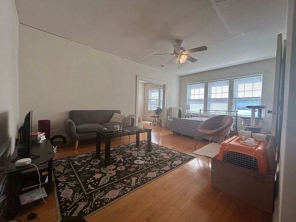 1st image of 2637 N Maryland Ave #4