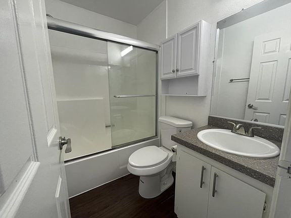 5th image of 187 E 18th St