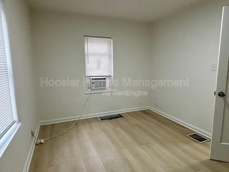 1509 N Chester Ave — Photo 21