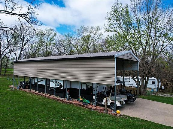 5th image of 26 W Crestwood Cir