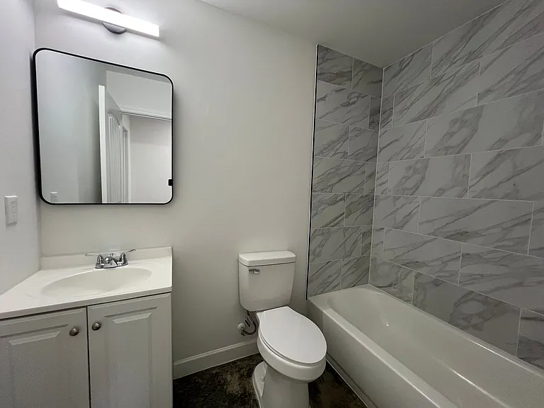 25 E Biscayne Rd — Photo 11