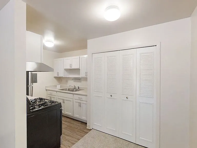 Wood Creek Apartments — Photo 78