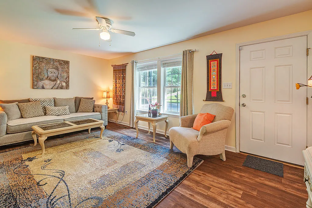 2 bed, 1250 sqft, $2,100 — Photo 1
