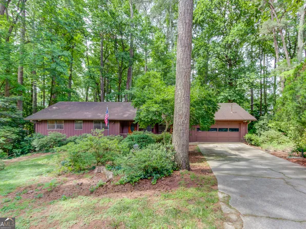 597 Beth Ct SW, Lilburn, GA 30047