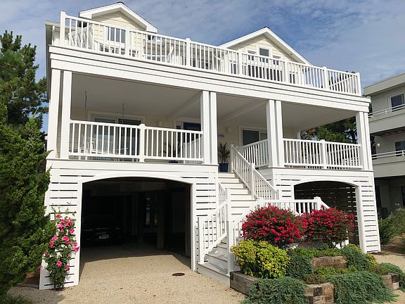 2nd image of 1006 Bunting Ave