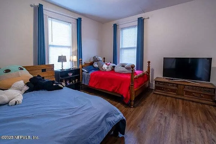 440 E 6th St — Photo 20