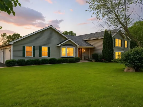 2411 S Hidden Trl, Spring Grove, IL 60081