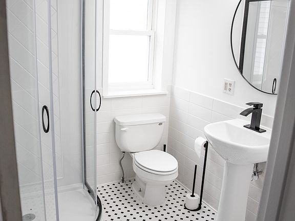 2nd image of 414 13th St SE #414