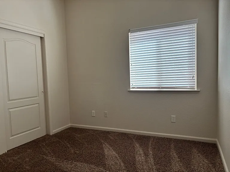 2941 E Decatur Ave — Photo 8