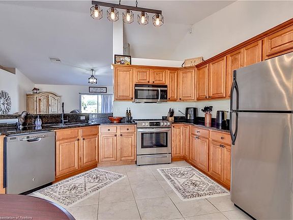 3rd image of 404 Barcelona Dr