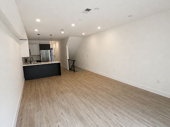5th image of 2230 N Camac St #1