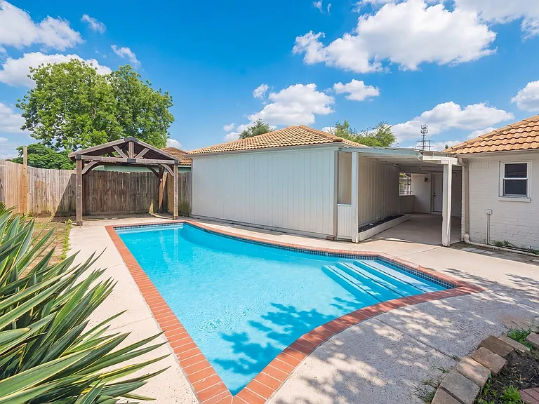10519 Kirkwren Dr — Photo 32