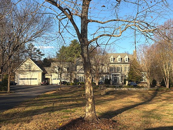 3rd image of 634 River Bend Rd