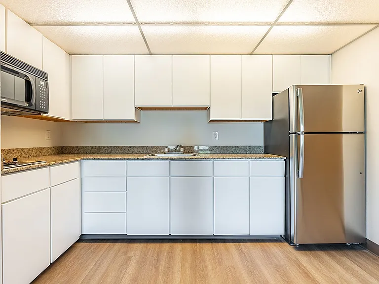 Crossroads Garden Apartments — Photo 42