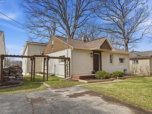 3rd image of 1700 S Hughes Rd