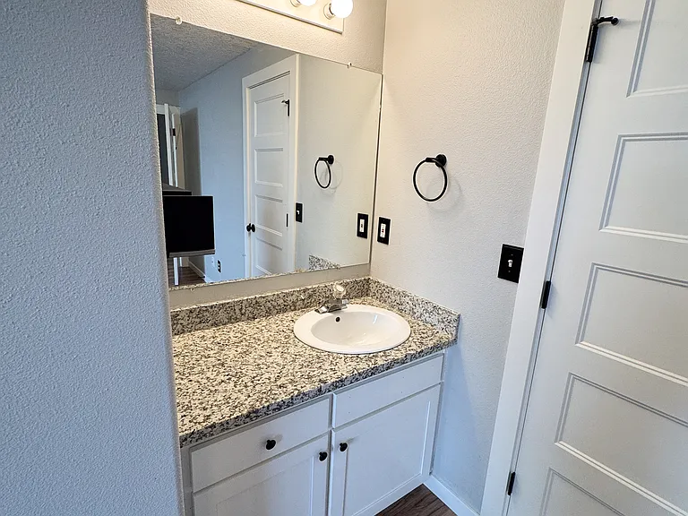8244 SE Washington St — Photo 26