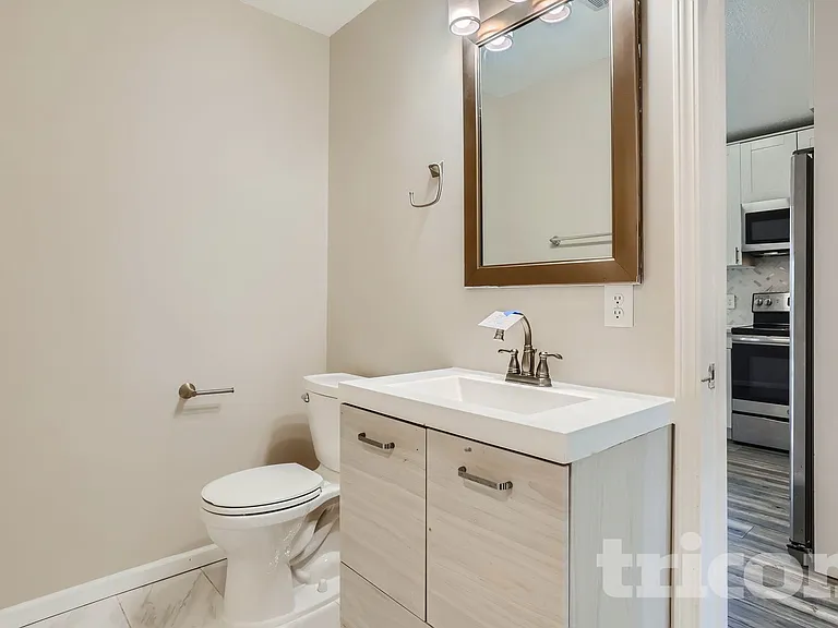 100 E Spruce St — Photo 16