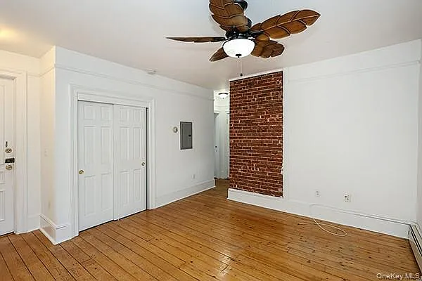 3 bed, 1.0 bath, 1000 sqft, $3,200 — Photo 4