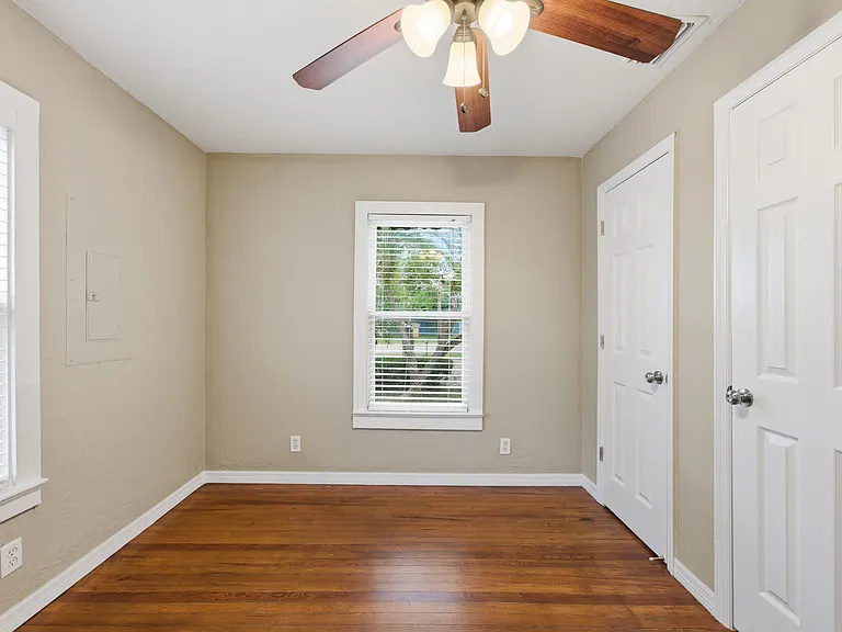 399 Old Dixie Hwy SW — Photo 16