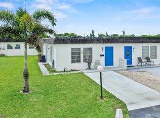 8 Tangerine Ct, Lehigh Acres, FL 33936