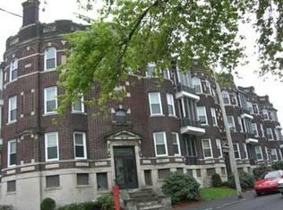 97 Brown Ave APT 1R, Holyoke, MA 01040