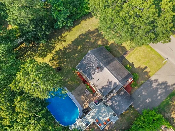 22 Katsikas Ave, Dracut, MA 01826