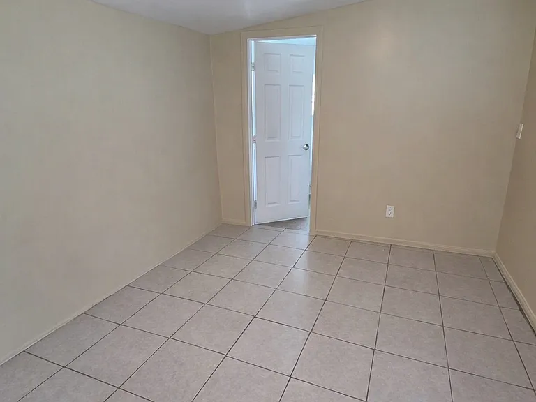 557 W Oldfield St — Photo 18