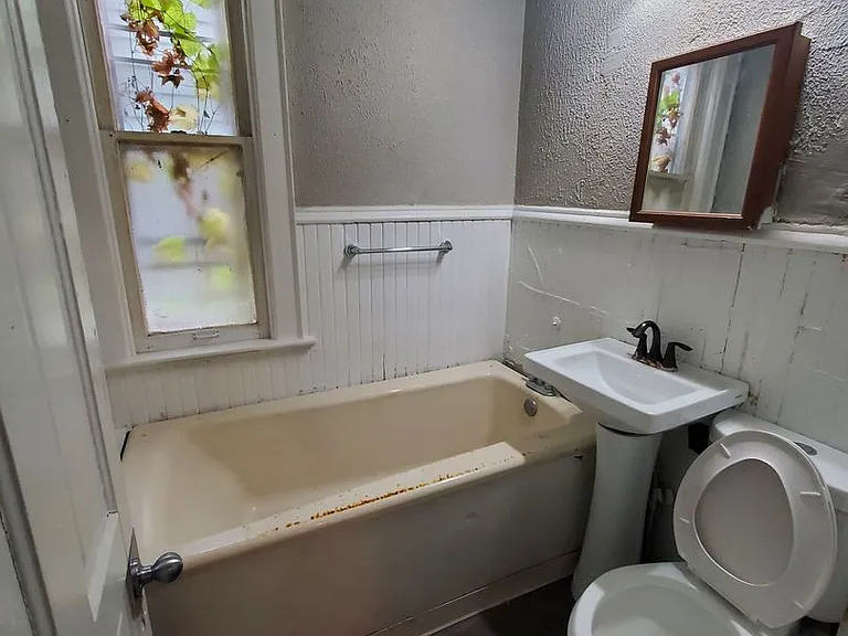 2106- 2106A W Keefe Ave (Duplex) — Photo 5