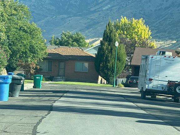 5th image of 909 N Garden Dr
