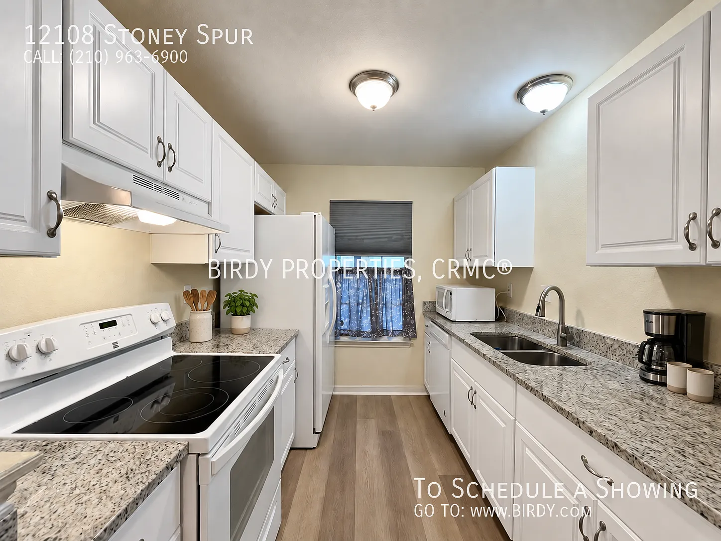 "Charming San Antonio Retreat: Cozy 3-Bedroom Home with Granite Countertops & Fireplace" — Photo 4