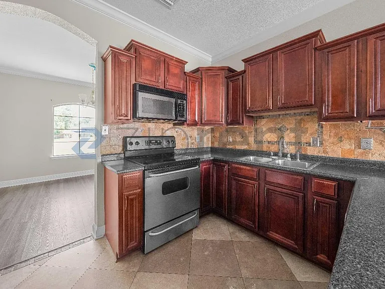 1418 Windsor St #1418 — Photo 10