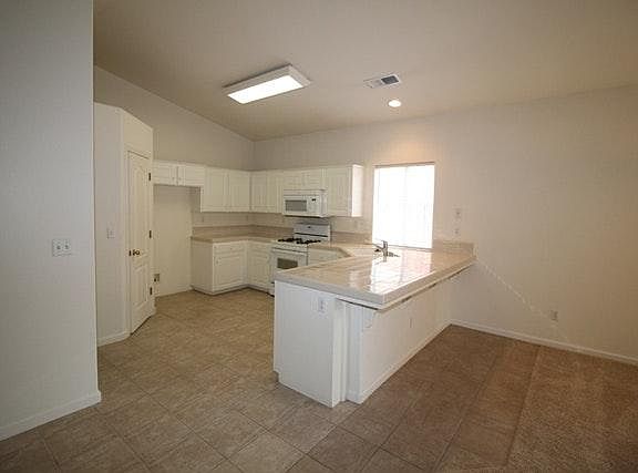 5th image of 9272 N Dearing Ave