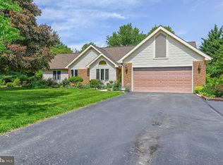15 Summit Ct, Hanover, PA 17331