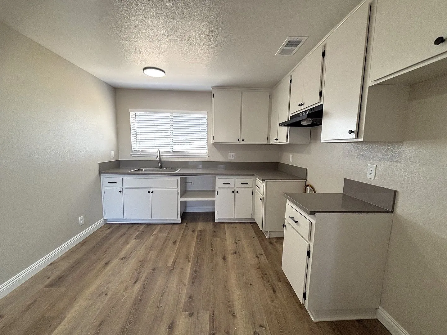 8700 California City Blvd. — Photo 4