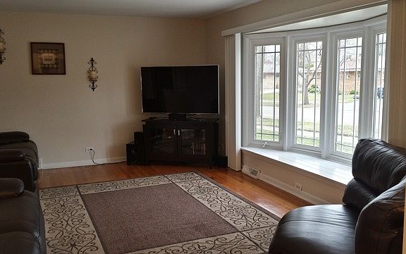 3rd image of 5216 Ellington Ave
