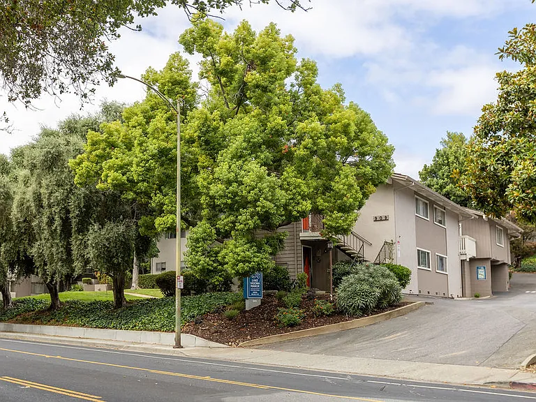 Lake Vasona Manor — Photo 18