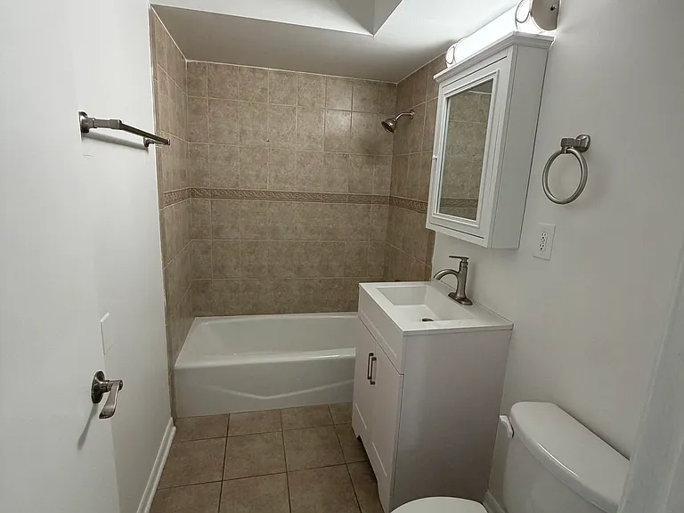 1015 7th Ave #11 — Photo 2