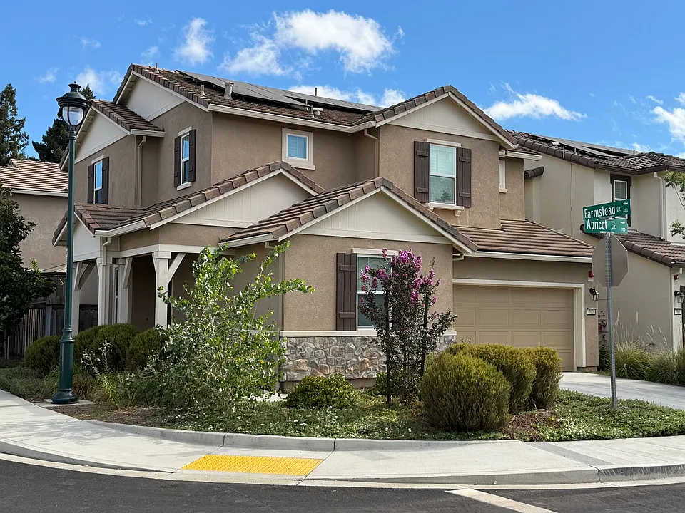 700 Apricot Cir