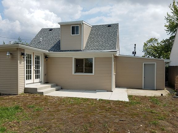 4th image of 7508 Laramie Ave