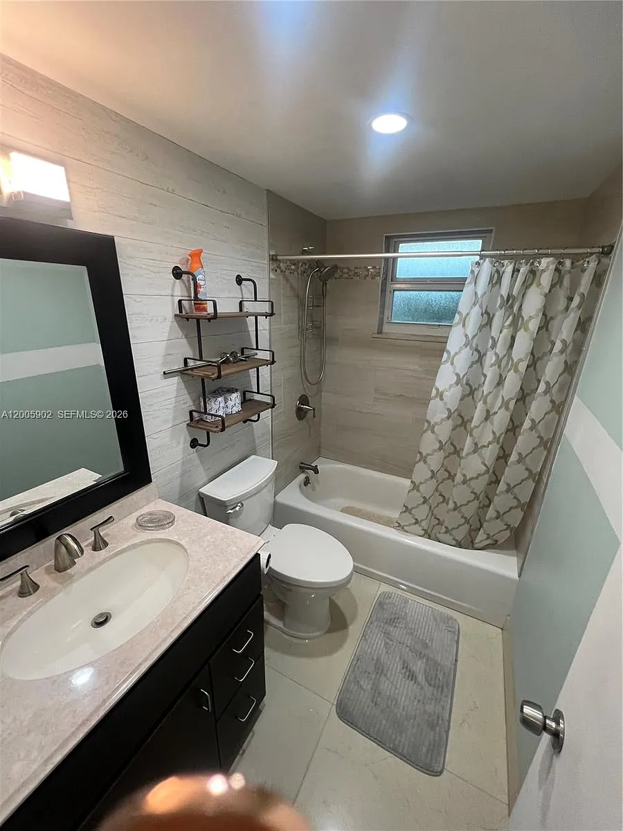 Building Photo - 9945 SW 164th Ter #1