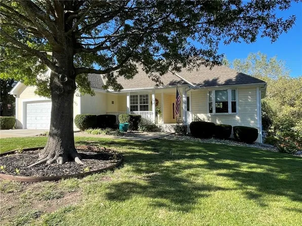 1403 Redbud Ave, Pleasant Hill, MO 64080