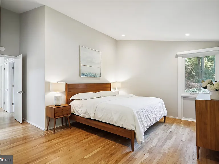 3945 Rickover Rd — Photo 13