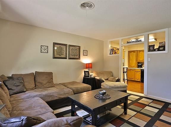 5th image of 2901 Ross Ave