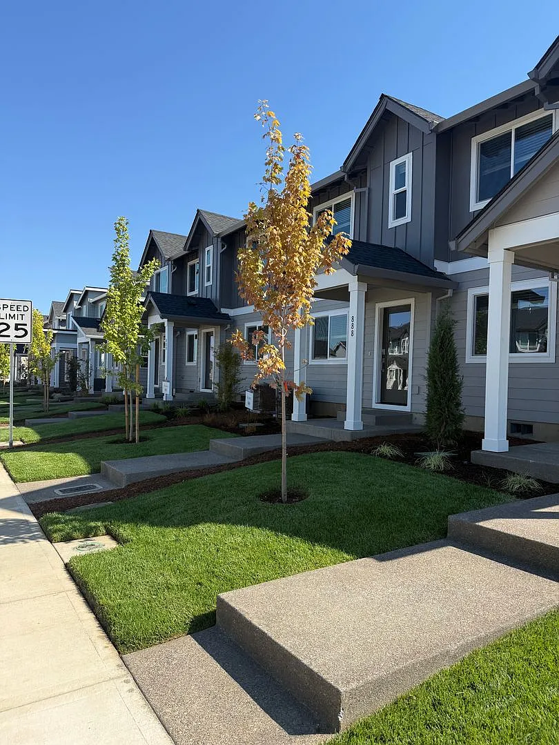 New Construction - Modern 3 Bedroom Townhome in Prime location!! — Photo 1