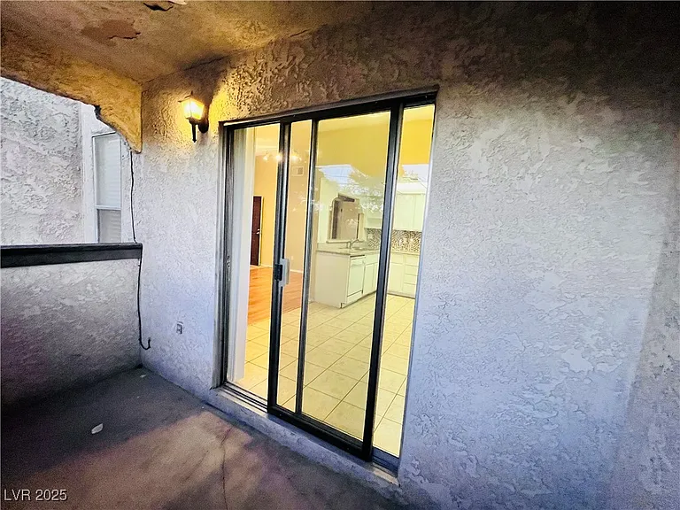5048 Spencer St #C — Photo 19