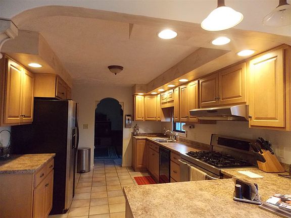 3rd image of 501 N Helm St
