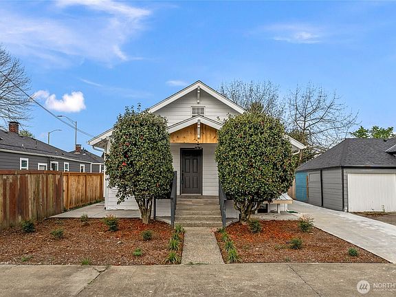3rd image of 305 Meadow Avenue N