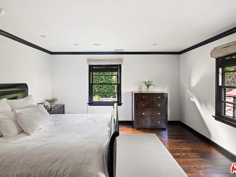 1443 N Doheny Dr — Photo 16