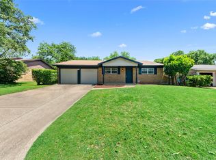 816 Charleston Dr, Bedford, TX 76022