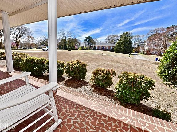 5th image of 8666 Lake Forest Dr